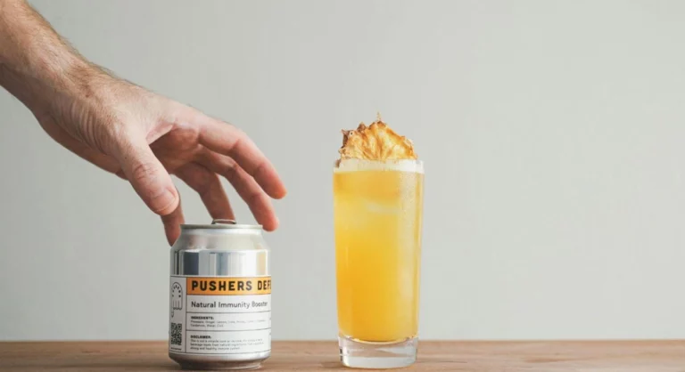 A alcohol-free can and a glass of mocktail