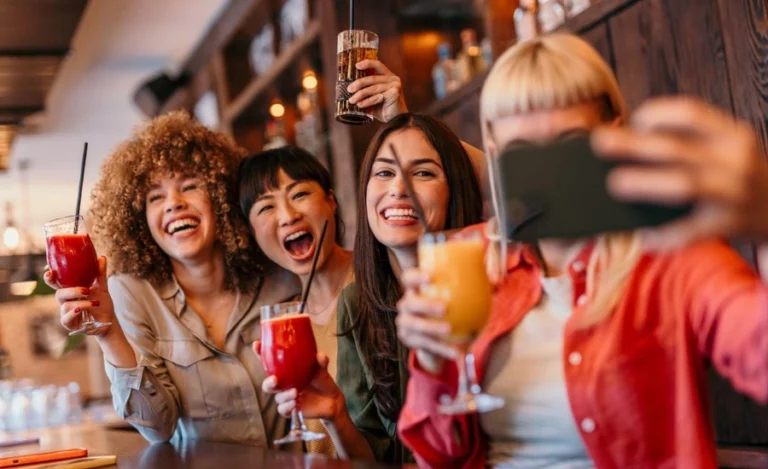 A group of women friends who are taking a selfie.