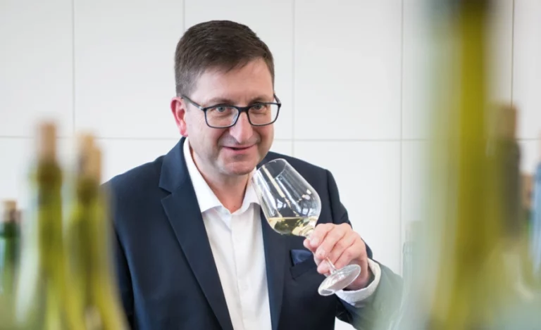 Portrait de Roger Anthony, responsable de la filière vins chez Aldi France