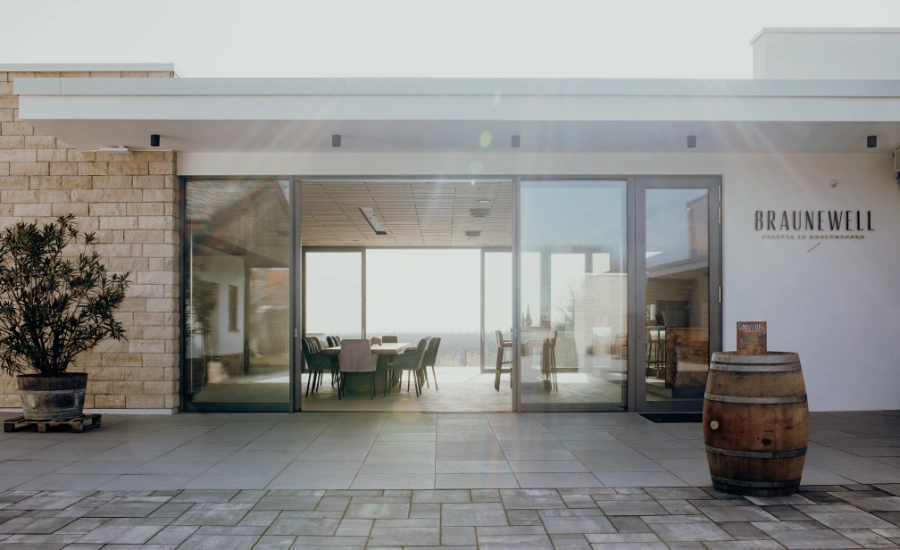 Vue sur une maison moderne de vigneron