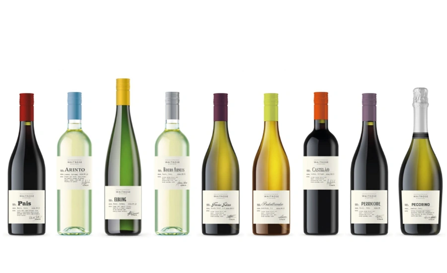 9 bouteilles de vins en tout genre sur un fond blanc