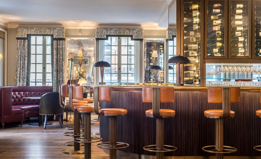 Comptoir de bar dans un hôtel de luxe