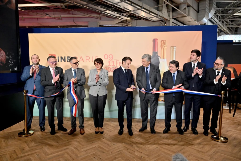 Cérémonie d'ouverture du salon Wine Paris 2026 avec Emmanuel Macron et autres personnalités influentes du monde du vin