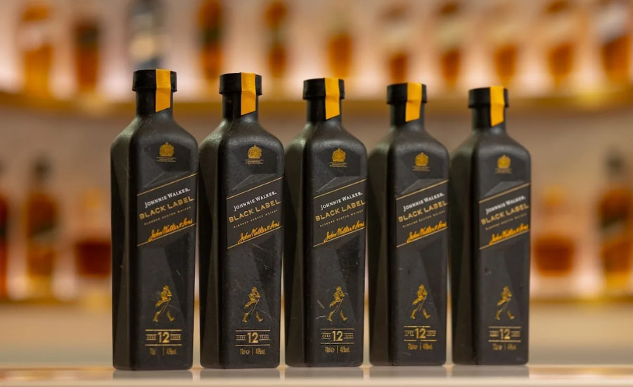 5 bouteilles de vins haut de gamme posées sur un comptoir