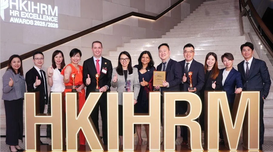 Portrait de groupe avec les employés du Groupe HKIHRM