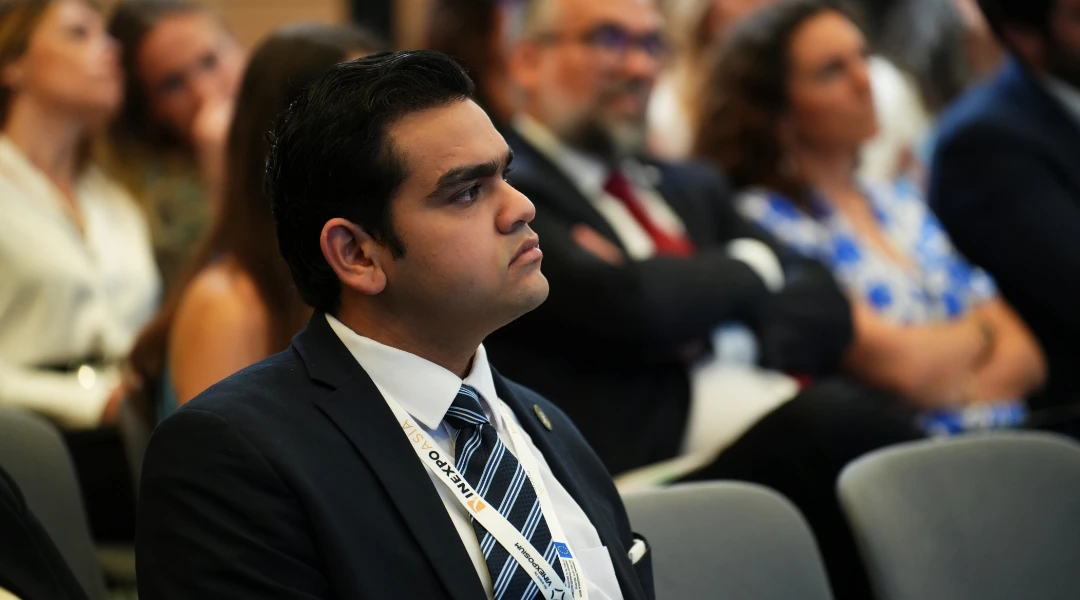 An indian man attending a session dedicated to indian beverages industry during the exhibition Vinexpo Asia