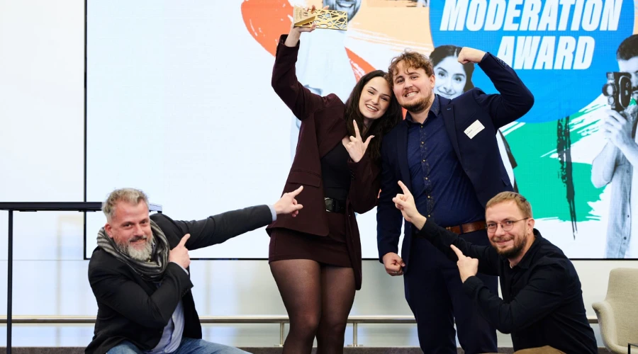4 personnes qui ont gagné un trophée United in moderation 2025