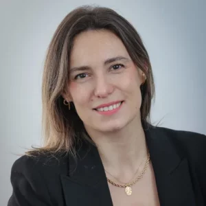 Portrait d'Alexandra Lapeyre, Responsable Commerciale BeSpiritis/The Other Sip chez Vinexposium